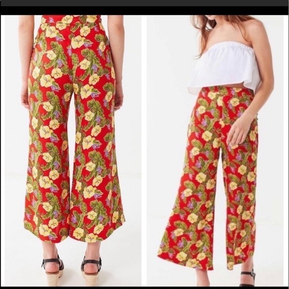 Urban Outfitters, Vibrant Floral Wide-Leg Copped Pants,Side Buttons, Size 2 - Picture 1 of 8